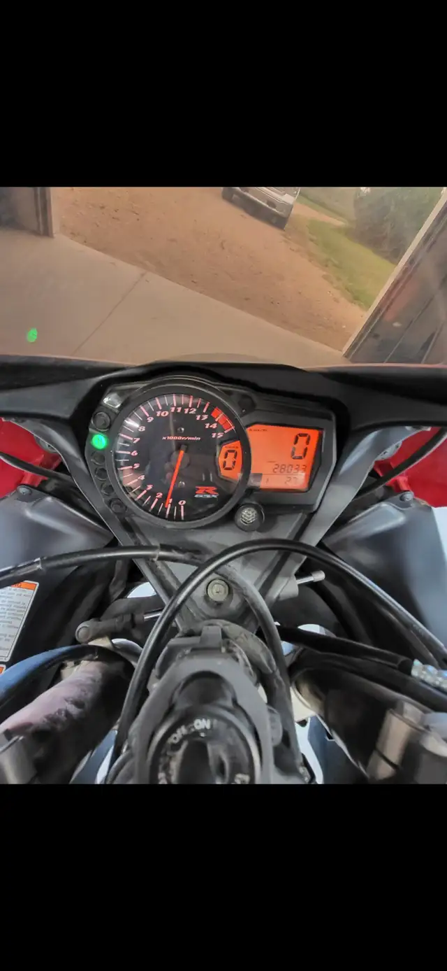 Suzuki Gsxr 1000 in Sport Bikes in Regina - Image 7