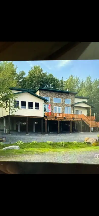 Listed on VRBO https://www.vrbo.com/20254386ha?dateless=true 450.00 a night No Pets Allowed • Minimu...