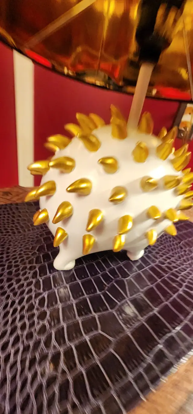 Beautiful New Hedge Hog Table Lamp 11in W x 18in Tall in Indoor Lighting & Fans in Edmonton - Image 8