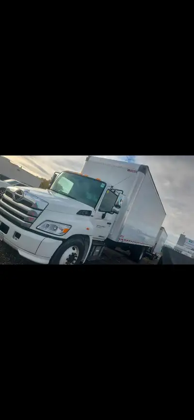2024 HINO straight truck with brand new tailgate and cab. Only serviced at hino dealership. All pape...