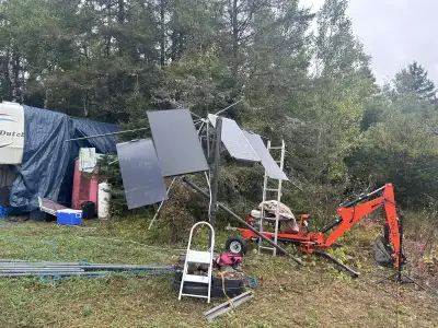 U dig 32 tow behind back hoe/ digger. Bought it for a job between two houses . I have a back hoe so...