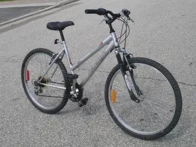 NICE SHAPE FEMALE'S 26" RALEIGH SUMMIT 18 SPD WITH SUSPENSION!, View more