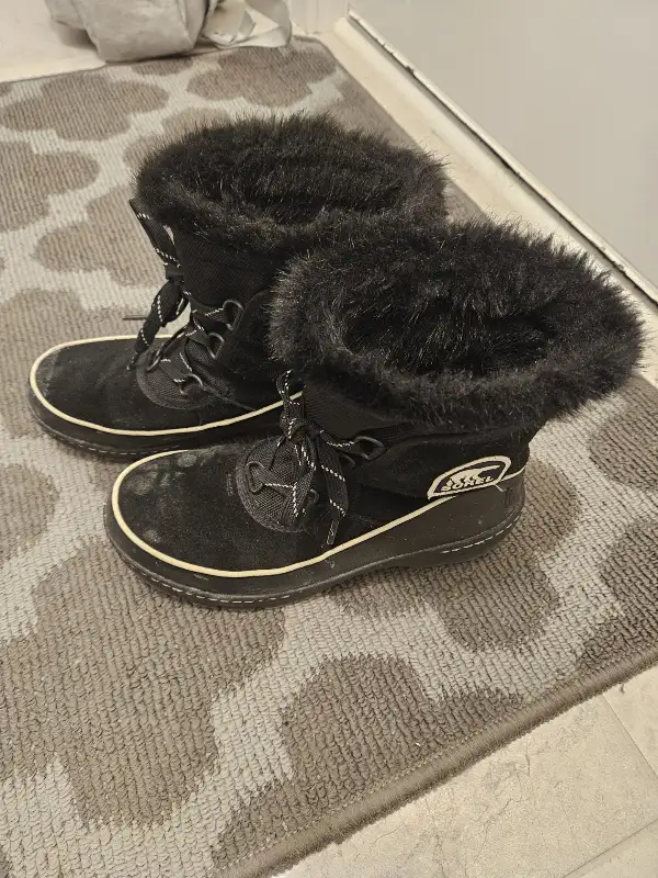 Sorel winter boots in Women's - Shoes in Markham / York Region - Image 4