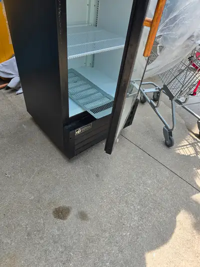 81" h on castors 26"d x 27 3/4" w x 81" h Doesn't cool enough. Needs work. As is. Was working but no...
