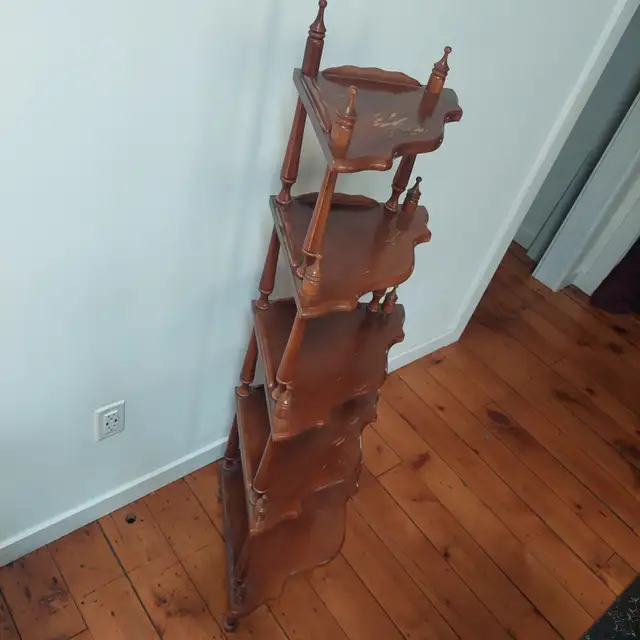 Antique wood corner shelf in Bookcases & Shelving Units in Hamilton - Image 5