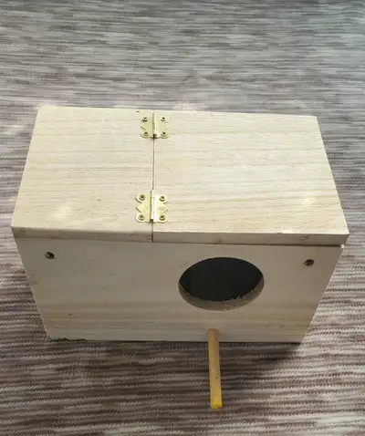 Bird Breeding Nesting Box Size: 19.5(L) x 12(W) x 12(H) cm (opening is 2.5 inch/5.5 cm). It is suita...