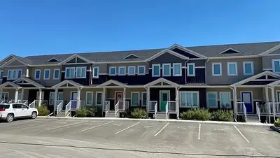 2 Bedrooms 2.5 Bathrooms Townhouse For Rent