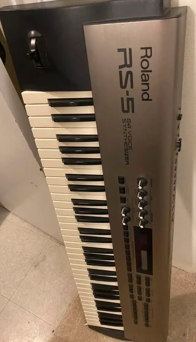 Roland Rs-5 keyboard & 64 voice synth in Pianos & Keyboards in Vancouver - Image 3