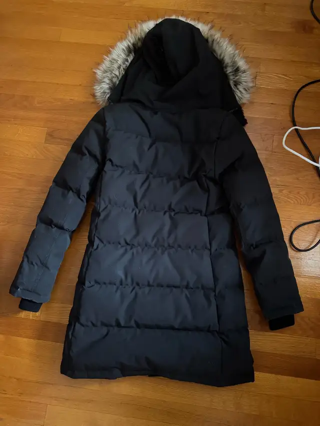 Aritzia powder parka women’s winter coat in Women's - Tops & Outerwear in City of Montréal - Image 4