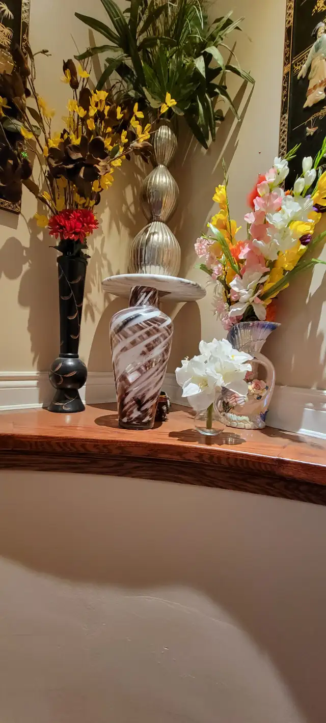 BEAUTIFUL, ELEGANT, DECOR BRASS, CRYSTAL ,VASES in Indoor Lighting & Fans in Mississauga / Peel Region - Image 9