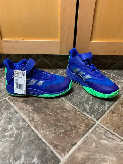 Youth adidas blue basketball shoes size 2, View more