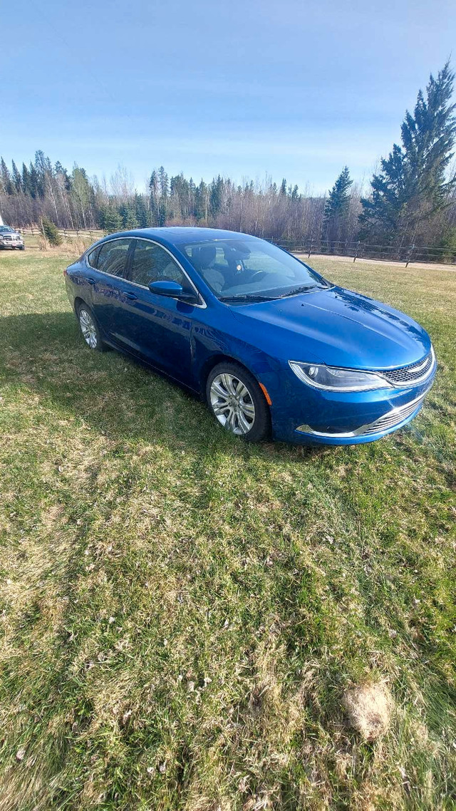 2015 Chrysler 200 Ltd V-6 FWD in Cars & Trucks in Edmonton - Image 3