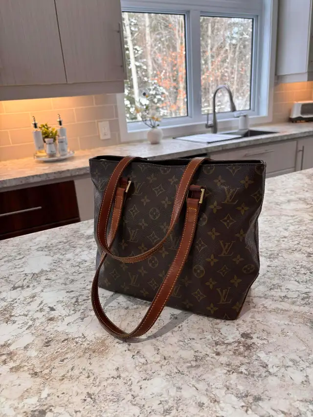 Authentic Louis Vuitton handbag64840219127939122