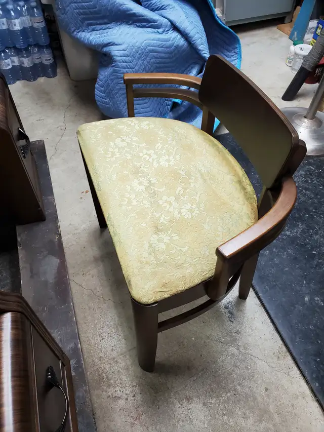 ANTIQUE VANITY   " REDUCED "63793631637121123