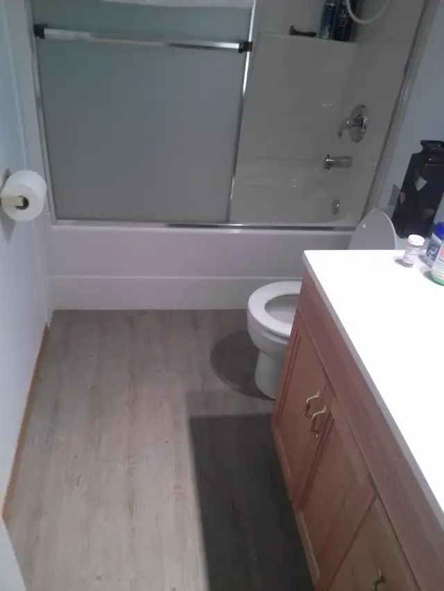 Installer, Vinyl plank, laminate, Hardwood flooring & repair.62863245340801123