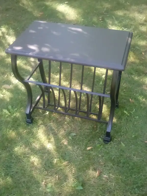 Side table in Other Tables in Sarnia - Image 2