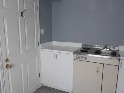 Bright and sunny 400 square foot office space for rent in rural Campbellville. Guelph Line 3 km sout...