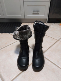 Brand New Ladies Winter Boots For Sale, Size 8