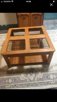 Centre table, very good condition 