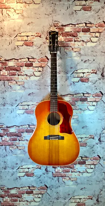 Gibson J-45 ADJ Cherryburst 1965, View more