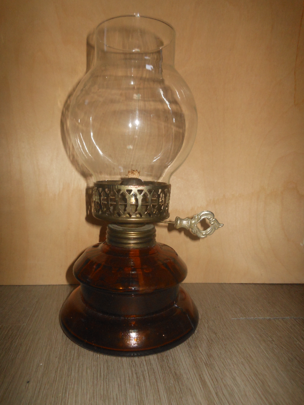 Glass Oil Lamp or Oil Lamp-Flare top in Arts & Collectibles in City of Montréal - Image 3