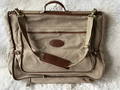 This is a Vintage in new condition Eddie Bauer folding piece of luggage for caring suits or dresses....