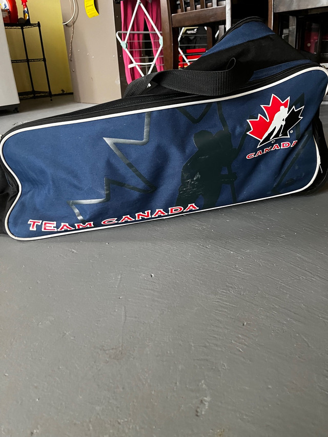 Team Canada Junior Hockey Bag in Hockey in Oshawa / Durham Region - Image 3