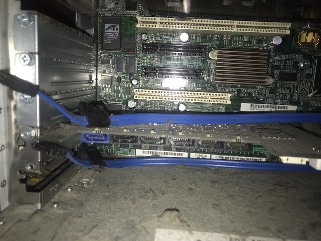 Dell 1800 Poweredge Server dans Serveurs  à Laval/Rive Nord - Image 3