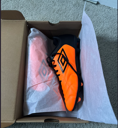 BRAND NEW 9.5 SOCCER CLEATS IN BOX NEVER WORN, View more