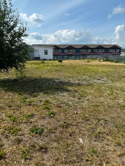 Water front big lot for rent suitable for kindergarten or any commercial ideas Accessible to all ban...