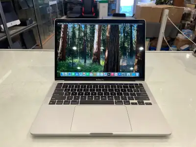 **(514)284-0001** Ouvert lundi au vendredi 10h30 à 18h. Ordinateur usagé MacBook Pro 13'' M1 de 2020...