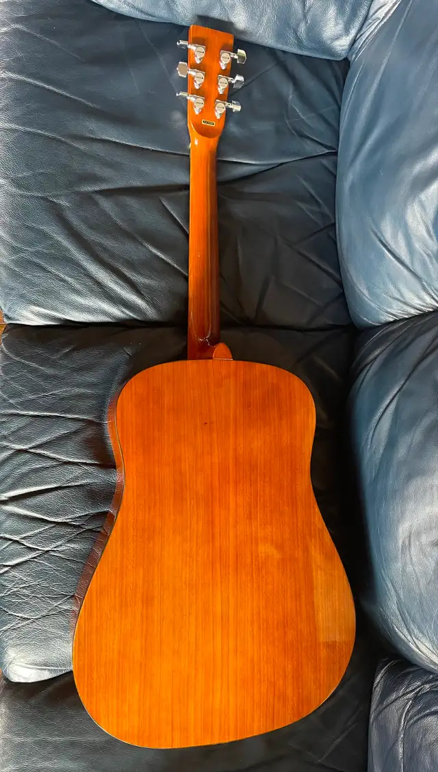 GUITAR LIKE NEW WITH CASE, NEW STRINGS in Guitars in Strathcona County - Image 3