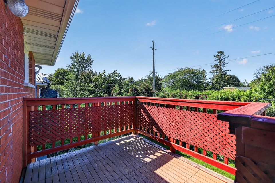 3 bedroom apartment in Copeland Park! 2 Parking 2