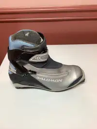 Ladies skate ski boots 