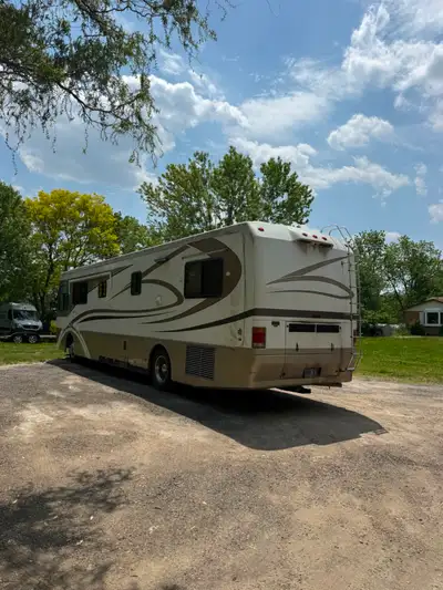 40' Monaco Windsor Diesel Motorhome – Well Maintained and Mechanically Excellent with low milage of...