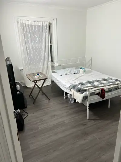 2 Private fully furnished rooms are available from 1st May. Both rooms are on first floor Smaller ro...