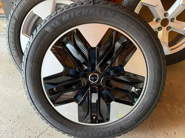 Volvo EX30 Winter Tire Package (Michelin X-ICE Snow 225/55R18) in Tires & Rims in Oakville / Halton Region - Image 2