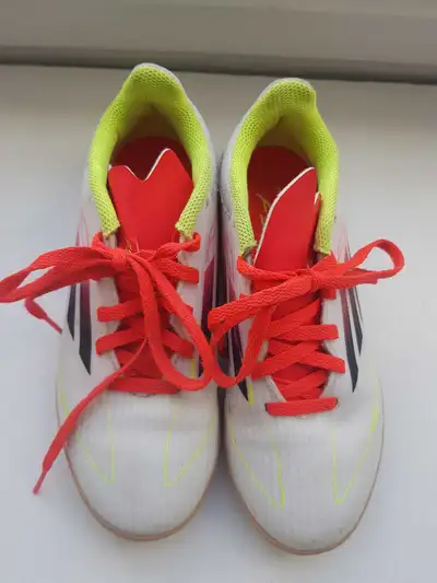 Soccer futsal Adidas F50 taille 2.5 US kids enfants Soccer futsal intérieur 2.5 US Adidas f50 Peu po...