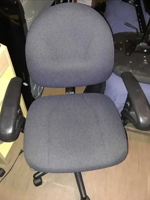 Many Computer /office chair in Chairs & Recliners in Kingston - Image 6