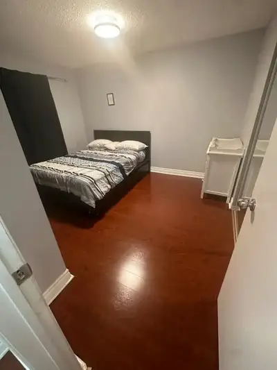 3 beds 1.5 bath house in Brampton