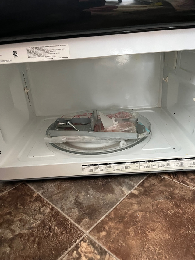 Kenmore microwave  in Microwaves & Cookers in Moose Jaw - Image 3