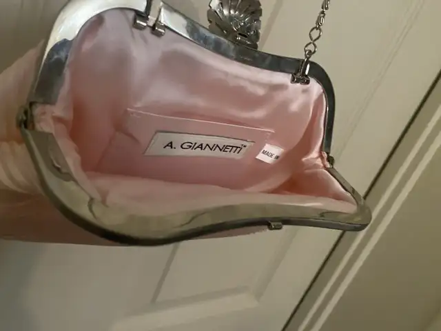 Pink pleated clutch purse with silver chain in Women's - Bags & Wallets in Mississauga / Peel Region - Image 3