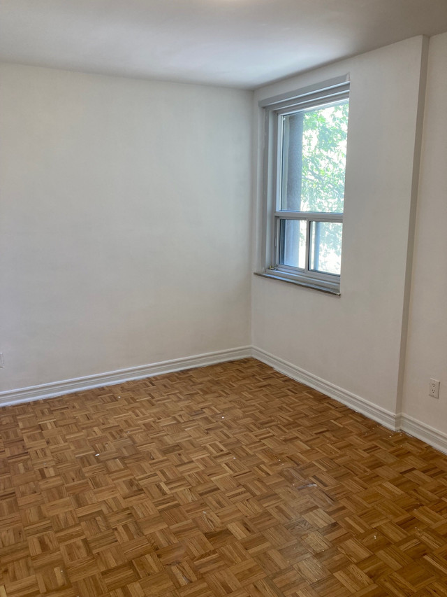 Room (Large) in apartment near Yonge and eglinton in Room Rentals & Roommates in City of Toronto - Image 2