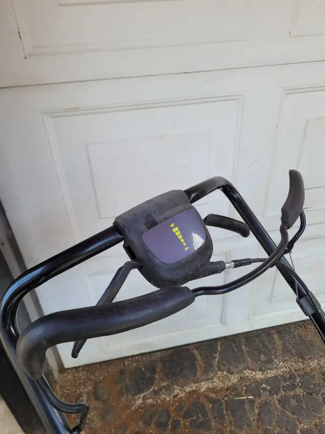 Yardworks/Honda 4x4 lawnmower in Lawnmowers & Leaf Blowers in Kitchener / Waterloo - Image 3