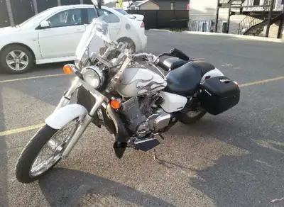 2009 Honda shadow 50,000km. Pour plus d'informations svp me contacter 450-370-6151 English/French