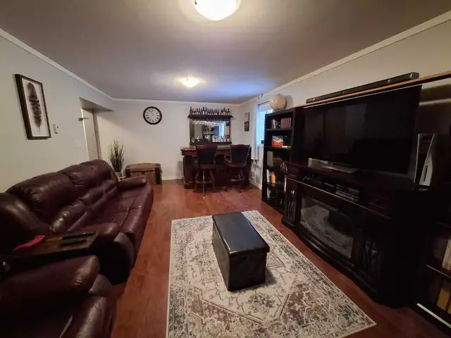 6 bedroom, 3 bathroom house for rent in Long Term Rentals in Whitehorse - Image 10