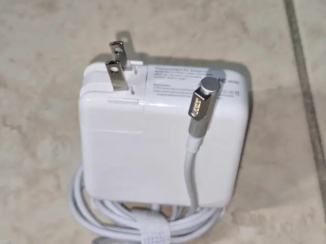Apple Power Adapter in Cables & Connectors in Mississauga / Peel Region - Image 3