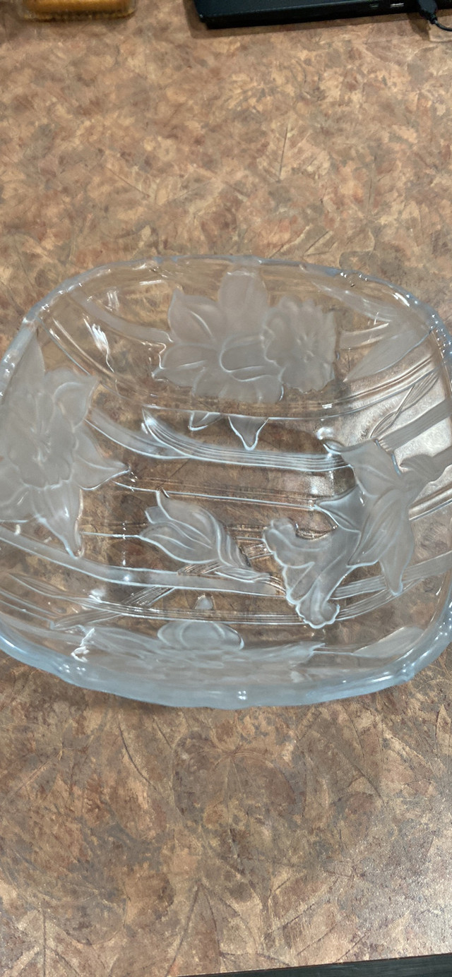 Brand New Vintage Froste Glass Bowl in Other in Mississauga / Peel Region - Image 3