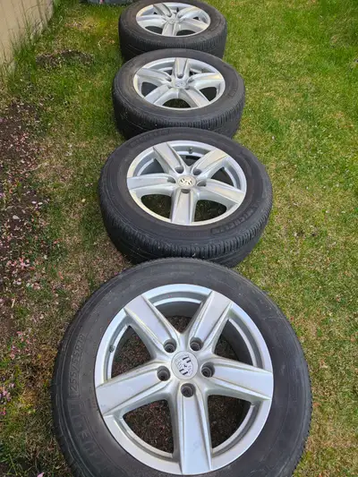 255/55R18 MICHELIN Tires on Alloy Rims. The bolt pattern is 5X120mm. This set fits VW Touareg, Porsc...