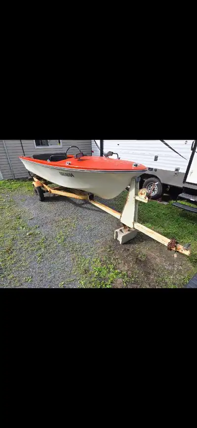 Decent tilt boat trailer Could use lights and tires Great for the price COMES WITH A FREE BOAT dont...